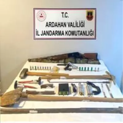 Tarihi eser kaçakçıları suçüstü yakandı Tarihi eser kaçakçıları suçüstü yakandı