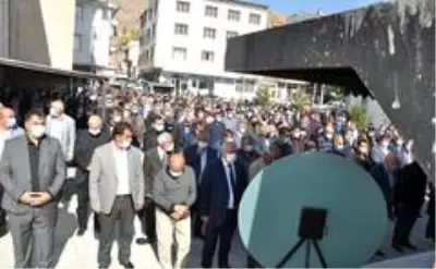 Başkan Dölekli, kardeşini son yolculuğuna uğurladı Başkan Dölekli, kardeşini son yolculuğuna uğurladı