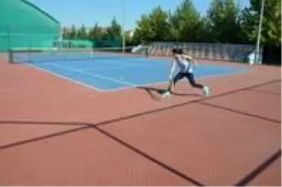 Bölge Tenis turnuvası çekişmeli geçti Bölge Tenis turnuvası çekişmeli geçti