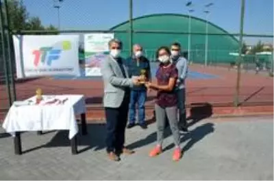 Bölge Tenis turnuvası çekişmeli geçti Bölge Tenis turnuvası çekişmeli geçti