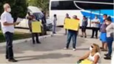 Datça'da belediye önünde oturma eylemi Datça'da belediye önünde oturma eylemi