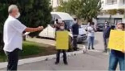 Datça'da belediye önünde oturma eylemi Datça'da belediye önünde oturma eylemi