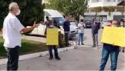 Datça'da belediye önünde oturma eylemi Datça'da belediye önünde oturma eylemi