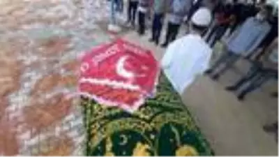Devrilen otomobilden yola fırlayan sürücü Burak, öldü (2) Devrilen otomobilden yola fırlayan sürücü Burak, öldü (2)