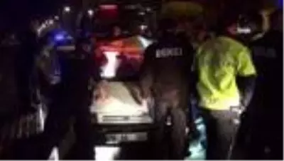 Ekipler, araçta sıkışan sürücüyü kurtarmak için zamanla yarıştı Ekipler, araçta sıkışan sürücüyü kurtarmak için zamanla yarıştı