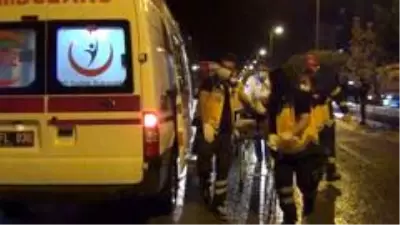 Ekipler, araçta sıkışan sürücüyü kurtarmak için zamanla yarıştı Ekipler, araçta sıkışan sürücüyü kurtarmak için zamanla yarıştı