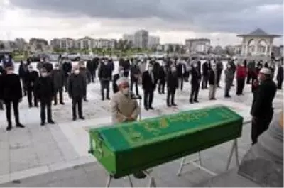 Eski Belediye Başkanı Nuri Demirayak son yolculuğuna uğurlandı Eski Belediye Başkanı Nuri Demirayak son yolculuğuna uğurlandı