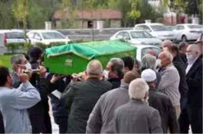 Eski Belediye Başkanı Nuri Demirayak son yolculuğuna uğurlandı Eski Belediye Başkanı Nuri Demirayak son yolculuğuna uğurlandı
