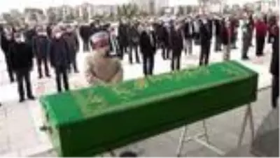 Eski Belediye Başkanı Nuri Demirayak son yolculuğuna uğurlandı Eski Belediye Başkanı Nuri Demirayak son yolculuğuna uğurlandı