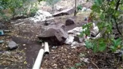 Evlerinde yıkılma tehlikesi olan ailelere konteyner yardımı Evlerinde yıkılma tehlikesi olan ailelere konteyner yardımı