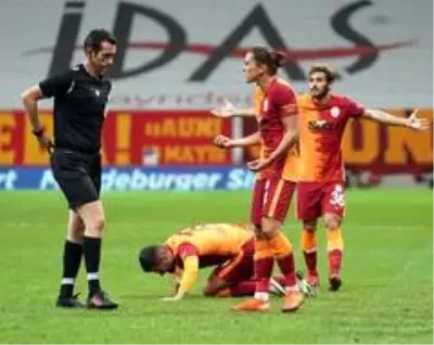 Fatih Terim ile Davidson arasında gerginlik yaşandı Fatih Terim ile Davidson arasında gerginlik yaşandı