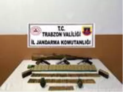 Gazi, aracından çıkan el bombalarını teröristlerden ele geçirmiş Gazi, aracından çıkan el bombalarını teröristlerden ele geçirmiş