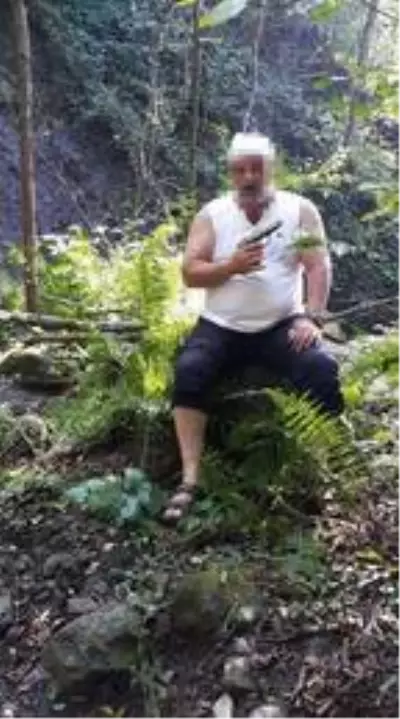 Gazi, aracından çıkan el bombalarını teröristlerden ele geçirmiş Gazi, aracından çıkan el bombalarını teröristlerden ele geçirmiş