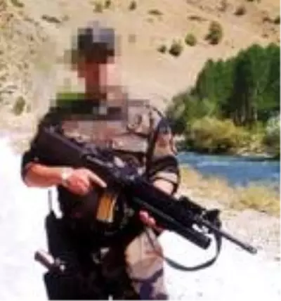 Gazi, aracından çıkan el bombalarını teröristlerden ele geçirmiş Gazi, aracından çıkan el bombalarını teröristlerden ele geçirmiş