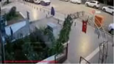 Güpegündüz hırsızlık yaptılar Güpegündüz hırsızlık yaptılar