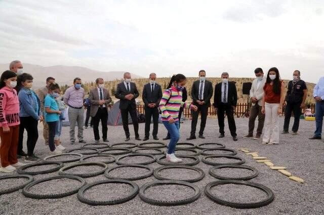 Hababam Sınıfı'ndaki sahne gerçek oldu! Niğde'de ormanda sınıf kuruldu