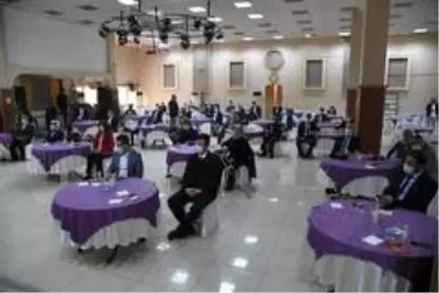 Isparta Belediye Başkanı Başdeğirmen'den muhtarlara plaket Isparta Belediye Başkanı Başdeğirmen'den muhtarlara plaket