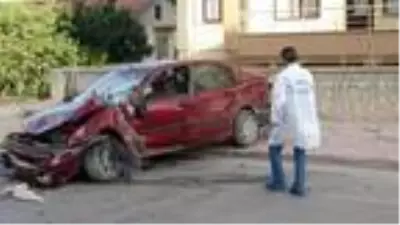 Kaldırımda otomobilin çarptığı baba ve oğulun öldüğü kaza kamerada Kaldırımda otomobilin çarptığı baba ve oğulun öldüğü kaza kamerada