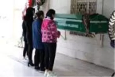 Kansere yenik düşen Yelda öğretmeni öğrencileri uğurladı Kansere yenik düşen Yelda öğretmeni öğrencileri uğurladı