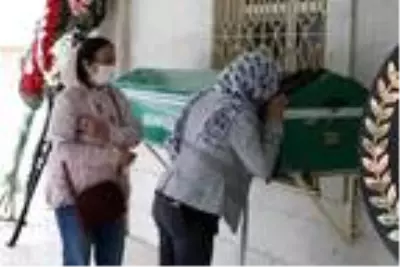 Kansere yenik düşen Yelda öğretmeni öğrencileri uğurladı Kansere yenik düşen Yelda öğretmeni öğrencileri uğurladı