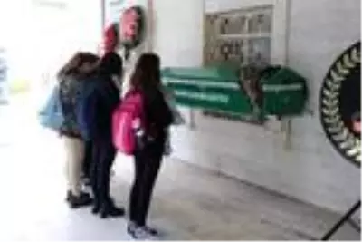 Kansere yenik düşen Yelda öğretmeni öğrencileri uğurladı Kansere yenik düşen Yelda öğretmeni öğrencileri uğurladı