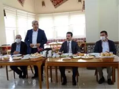 Kaymakam Karadağ: 'Muhtar her haneyi yakından takip edebilen tek yöneticidir' Kaymakam Karadağ: 'Muhtar her haneyi yakından takip edebilen tek yöneticidir'
