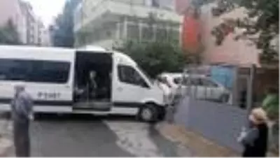 Kocaeli'de otomobil ile servis minibüsü çarpıştı: 5 yaralı Kocaeli'de otomobil ile servis minibüsü çarpıştı: 5 yaralı