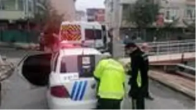 Kocaeli'de otomobil ile servis minibüsü çarpıştı: 5 yaralı Kocaeli'de otomobil ile servis minibüsü çarpıştı: 5 yaralı