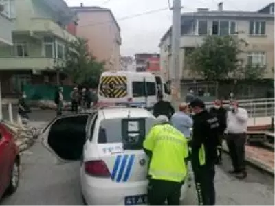 Kocaeli'de otomobil ile servis minibüsü çarpıştı: 5 yaralı Kocaeli'de otomobil ile servis minibüsü çarpıştı: 5 yaralı