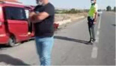 Kontrolden çıkan otomobil beton bloğa çarptı: 1'i ağır 2 yaralı Kontrolden çıkan otomobil beton bloğa çarptı: 1'i ağır 2 yaralı