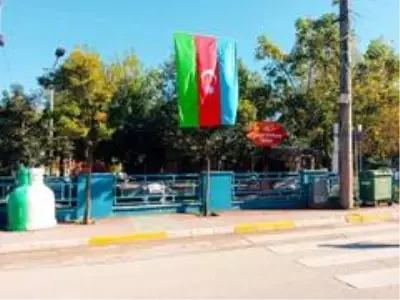 Körfez sokaklarında Azerbaycan bayrakları Körfez sokaklarında Azerbaycan bayrakları