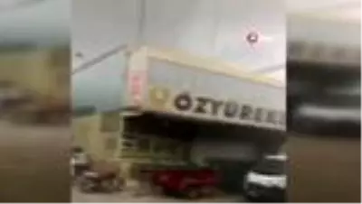 Kumluca'daki fırtına narenciye seralarını vurdu Kumluca'daki fırtına narenciye seralarını vurdu