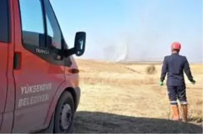 Kuş cenneti Nehil Sazlığı'ndaki yangın devam ediyor Kuş cenneti Nehil Sazlığı'ndaki yangın devam ediyor