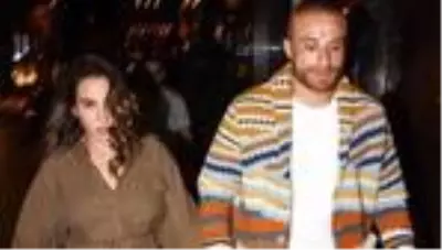 Gökhan Töre ve eşinin maske takmaması dikkatlerden kaçmadı Gökhan Töre ve eşinin maske takmaması dikkatlerden kaçmadı