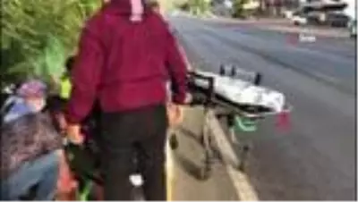 Motosikletli sürücü duran otomobile çarptı: 1 ağır yaralı