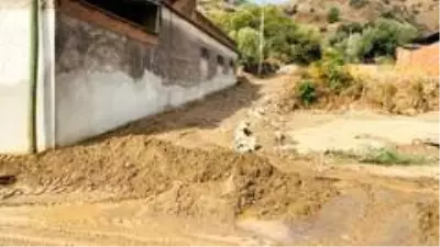 Nazilli Belediyesi selin yaralarını sarıyor Nazilli Belediyesi selin yaralarını sarıyor