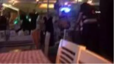 Son dakika haberi... Ne maske, ne de mesafe...Eğlence mekanının savaş alanına döndüğü kavga kamerada Son dakika haberi... Ne maske, ne de mesafe...Eğlence mekanının savaş alanına döndüğü kavga kamerada