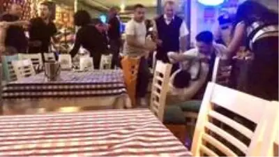 O restoranın yetkilisi konuştu: 'Bir müşterimiz sanatçıyı masasına davet etti. Israr edince tartışma yaşandı' O restoranın yetkilisi konuştu: 'Bir müşterimiz sanatçıyı masasına davet etti. Israr edince tartışma yaşandı'