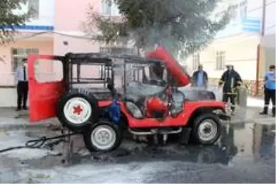 Son dakika haber... Park halindeki cip alev alev yandı Son dakika haber... Park halindeki cip alev alev yandı
