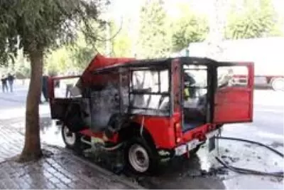 Son dakika haber... Park halindeki cip alev alev yandı Son dakika haber... Park halindeki cip alev alev yandı