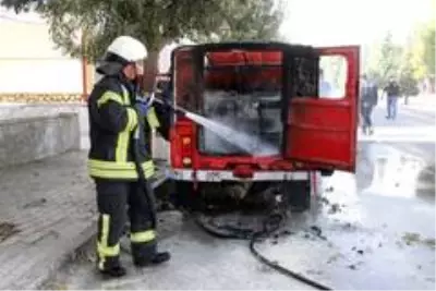 Son dakika haber... Park halindeki cip alev alev yandı Son dakika haber... Park halindeki cip alev alev yandı