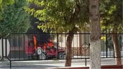 Son dakika haber... Park halindeki cip alev alev yandı Son dakika haber... Park halindeki cip alev alev yandı