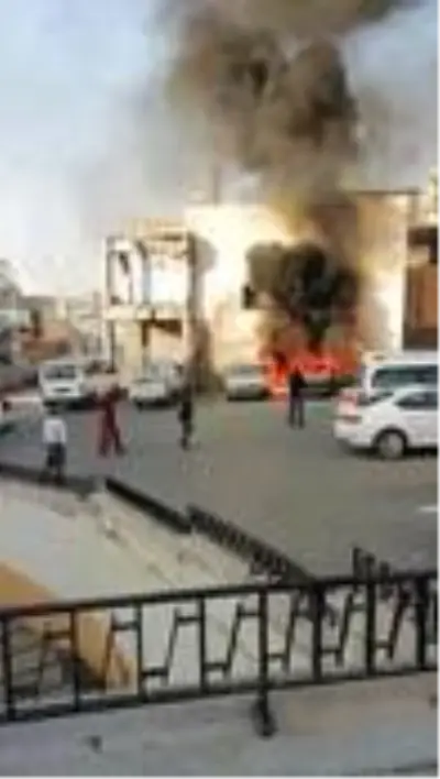 Son dakika haber: Park halindeki otomobil alev alev yandı Son dakika haber: Park halindeki otomobil alev alev yandı