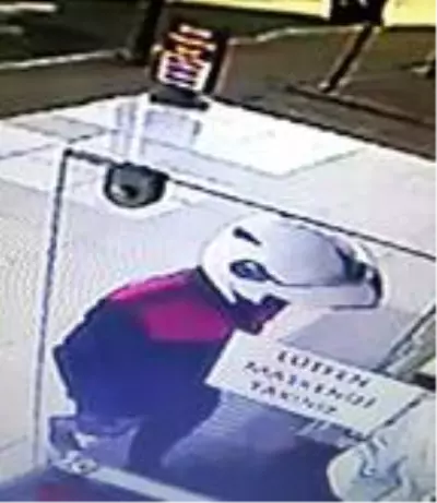 Son dakika haberleri: Polis, 1 kilo altınla kaçan soyguncunun peşinde Son dakika haberleri: Polis, 1 kilo altınla kaçan soyguncunun peşinde