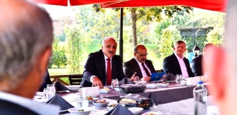 Trabzon Valisi Ustaoğlu ve Büyükşehir Belediye Başkanı Zorluoğlu muhtarlarla bir araya geldi