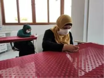 Son dakika haber | Savaştan kaçan kadınlar genç kızların hayallerine ortak oluyor Son dakika haber | Savaştan kaçan kadınlar genç kızların hayallerine ortak oluyor