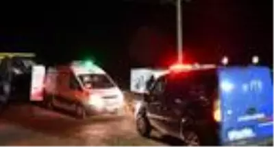 Tekirdağ'da işçilerin taşındığı midibüs ile hafriyat kamyonu çarpıştı: 1 ölü, 14 yaralı Tekirdağ'da işçilerin taşındığı midibüs ile hafriyat kamyonu çarpıştı: 1 ölü, 14 yaralı