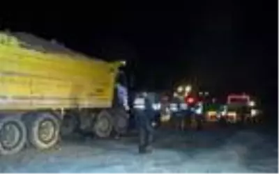 Tekirdağ'da işçilerin taşındığı midibüs ile hafriyat kamyonu çarpıştı: 1 ölü, 14 yaralı Tekirdağ'da işçilerin taşındığı midibüs ile hafriyat kamyonu çarpıştı: 1 ölü, 14 yaralı