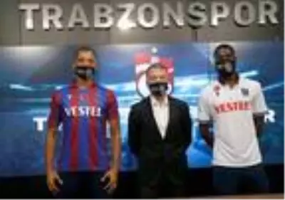 Trabzonspor, Vitor Hugo ve Djaniny için imza töreni düzenledi Trabzonspor, Vitor Hugo ve Djaniny için imza töreni düzenledi
