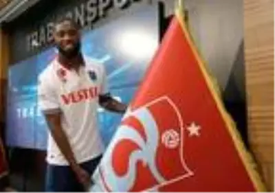Trabzonspor, Vitor Hugo ve Djaniny için imza töreni düzenledi Trabzonspor, Vitor Hugo ve Djaniny için imza töreni düzenledi